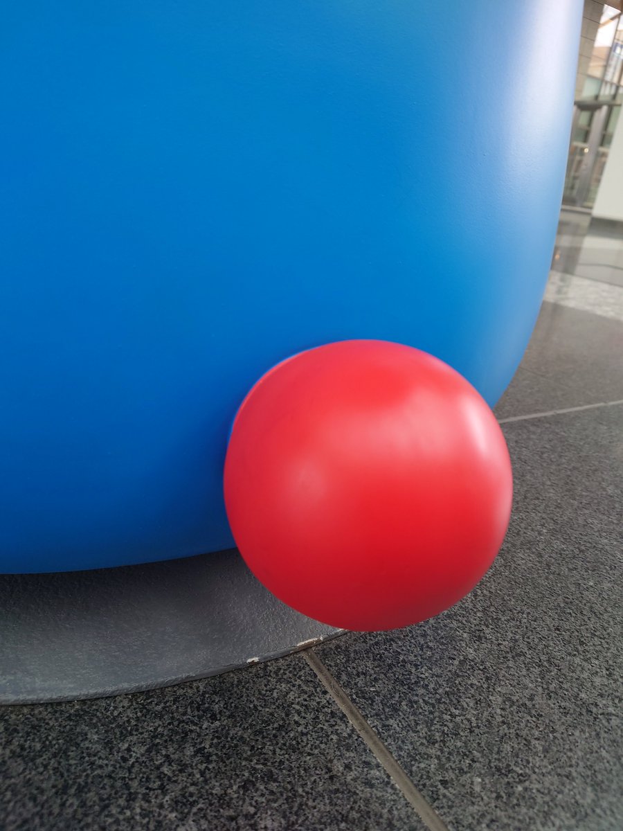 mrcb2009's tweet photo. 大阪駅付近に行ってきた
#ミャクミャク #ドラえもん https://t.co/qC3xKSrS2q