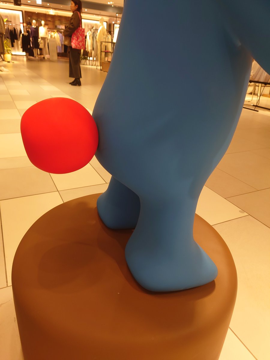 mrcb2009's tweet photo. 大阪駅付近に行ってきた
#ミャクミャク #ドラえもん https://t.co/qC3xKSrS2q