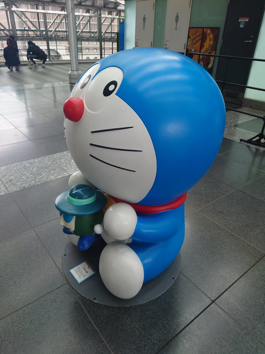 mrcb2009's tweet photo. 大阪駅付近に行ってきた
#ミャクミャク #ドラえもん https://t.co/qC3xKSrS2q