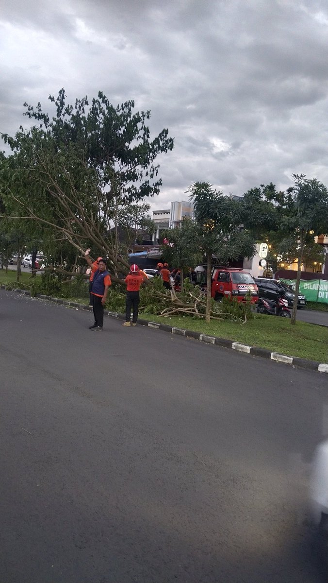 Pak Lik Freddie Mercury tweet media