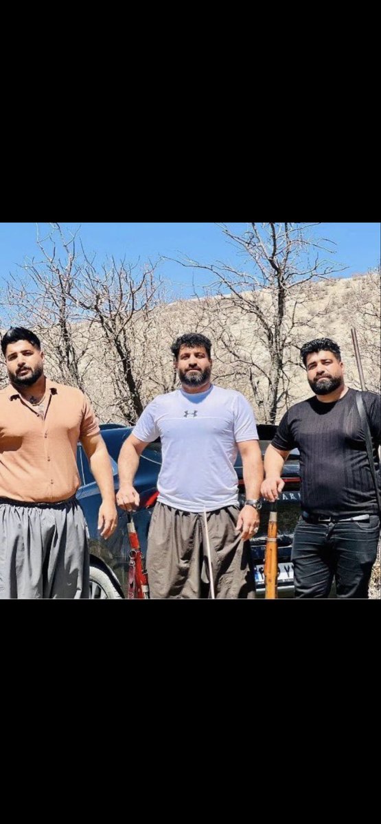 #شناسایی 
این سه حرومزاده در کشتار مردم بی دفاع کرمانشاه نقش داشتند:
از چپ به راست فرزاد و بهزاد و عبد الرضا یاری پورانی
دوستانی که اطلاعات بیشتری از این سه دارند لطفا در دایرکت بمن اطلاع بدن 
#جاويدشاه‌ 
#KingRezaPahlavi