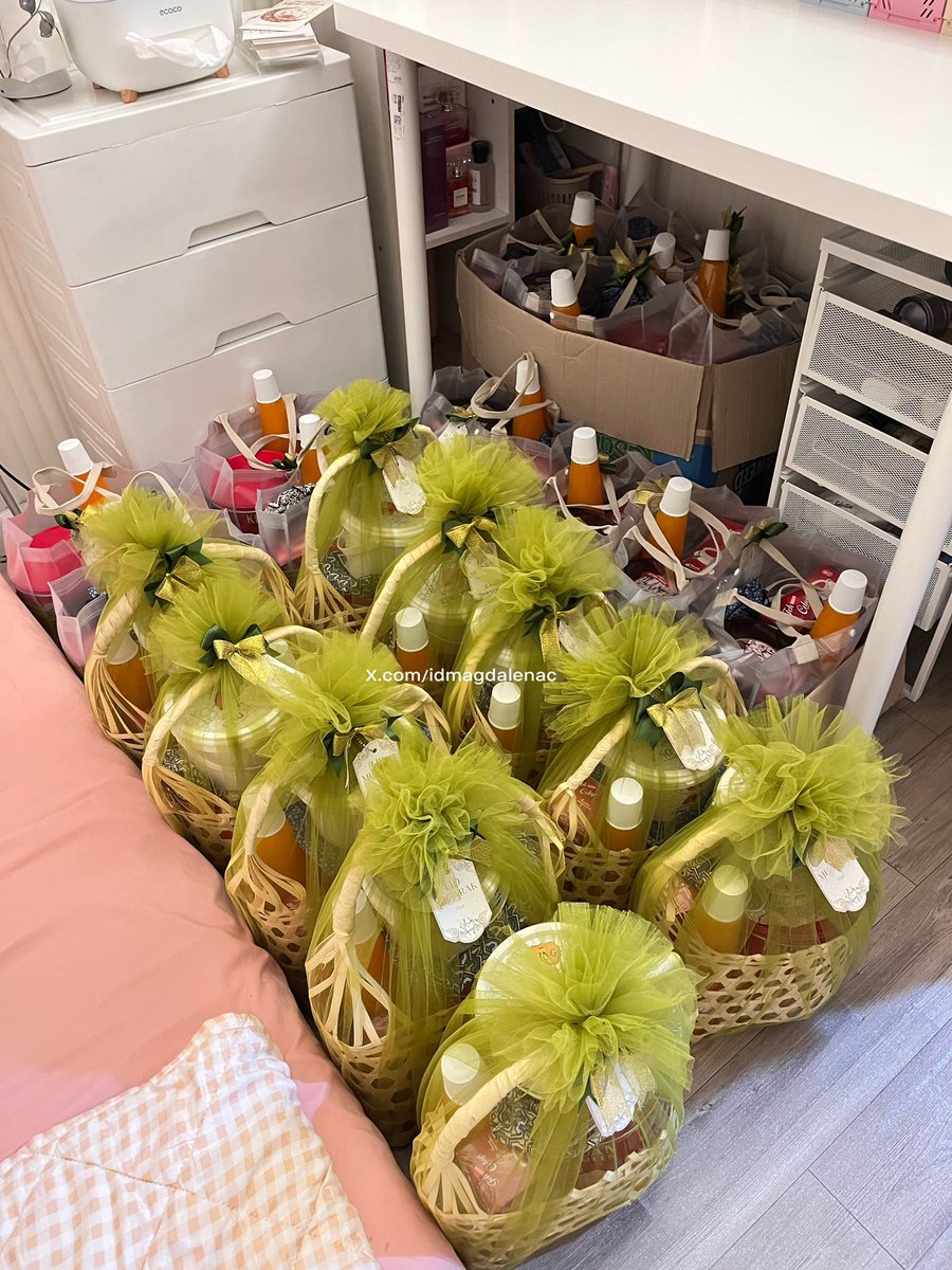 ternyata bikin hampers secantik ini modalnya gak nyampe 150k.. bikinnya gampang! semua perintilan hampersnya bisa beli di oren🎀