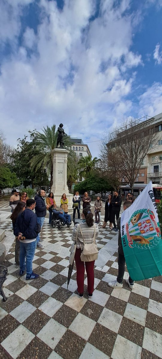 CalifatoBV's tweet photo. 🕯️ ¡Recorriendo las calles de Sevilla con motivo de la #RutaCofrade!

#CalifatoBlanquiverde https://t.co/efke8KoeqK
