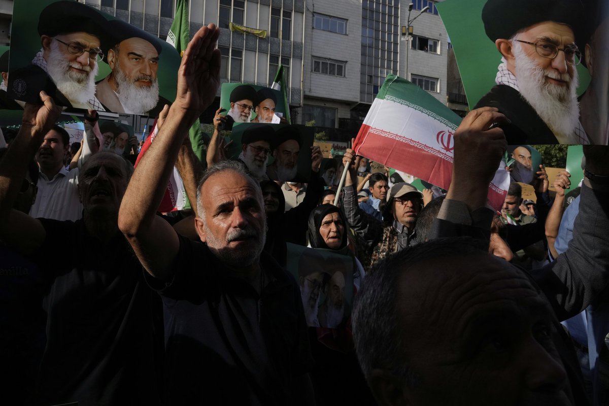 Trade_zeller's tweet photo. 🚨 A group of important religious leaders in Iran has picked the next leader of the country after Ali Khamenei. However, the government has not told people the name of the new leader yet. The group still needs to officially announce it.
#IranWar #Iran https://t.co/I29FxaqC0C