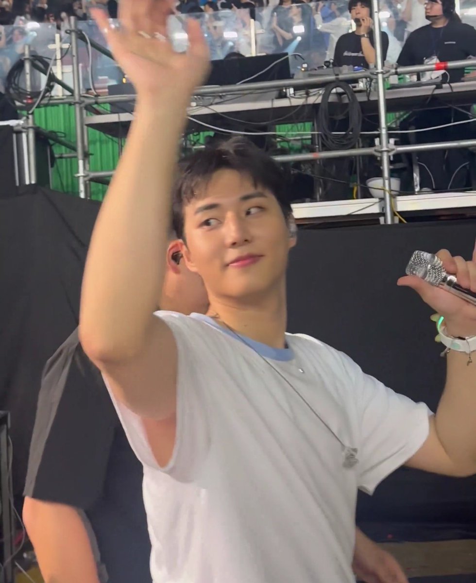 bbirongyonk's tweet photo. young kilikili is free!!!

youngk, please stop wearing inner /double shirts 🤣 https://t.co/u1yoc7OipV