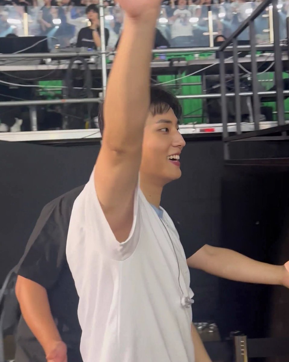bbirongyonk's tweet photo. young kilikili is free!!!

youngk, please stop wearing inner /double shirts 🤣 https://t.co/u1yoc7OipV