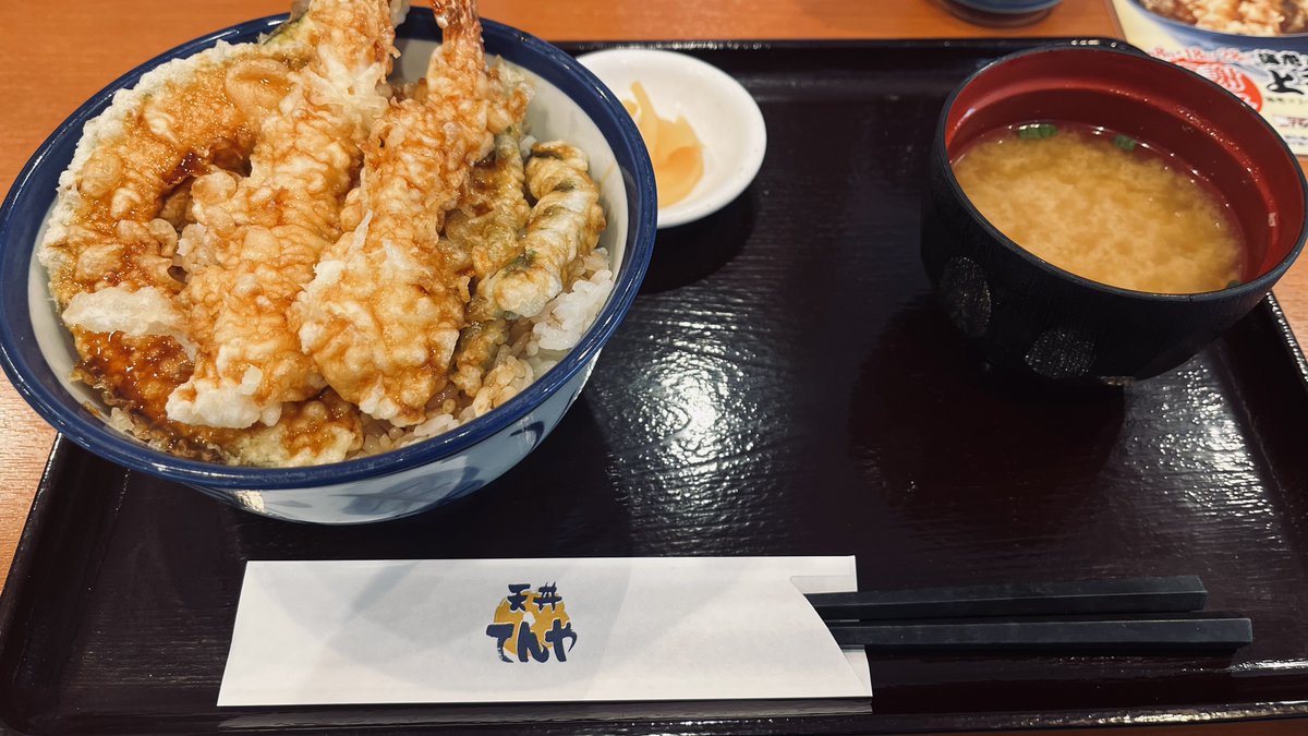 masakage's tweet photo. 寒の戻りの日曜の金沢、朝は若干の雪模様でした。寒いけどこれから週末は仕事でつぶれそうなので午後からバイクで富山にGo！R359経由で高岡、遅いランチをてんや（金沢にはない）で、そこから文苑堂書店福田本店（にぎやか！）でゆったり。日暮れ前に倶利伽羅峠経由で帰宅しましたがやはり寒かった！ https://t.co/D46nbeTrpA