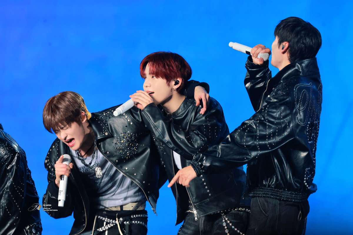 ᴊᴜɴᴇ. tweet media