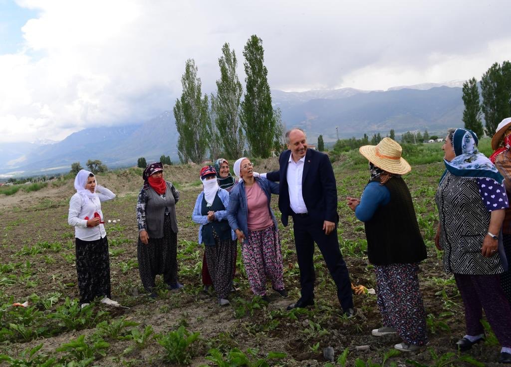 Kadının özgür olmadığı bir toplumda demokrasiden bahsedemezsiniz. Kadınlarımızın potansiyelini dijital dünyaya, üretime, bilime katmadan başarılı olamayız. Ezilen değil, yöneten kadınların olduğu bir gelecek için.. 8 Mart Dünya Emekçi Kadınlar Günü Kutlu olsun!