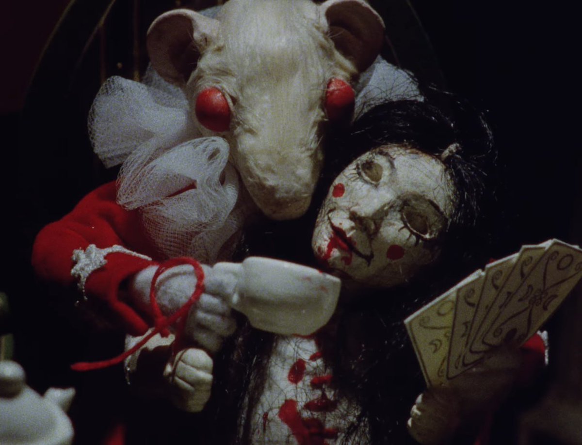 Велика добірка моїх улюблених, класних і різних фільмів, знятих жінками, на котрі раджу вам звернути увагу і обов'язково подивитись.

Тред 🧵