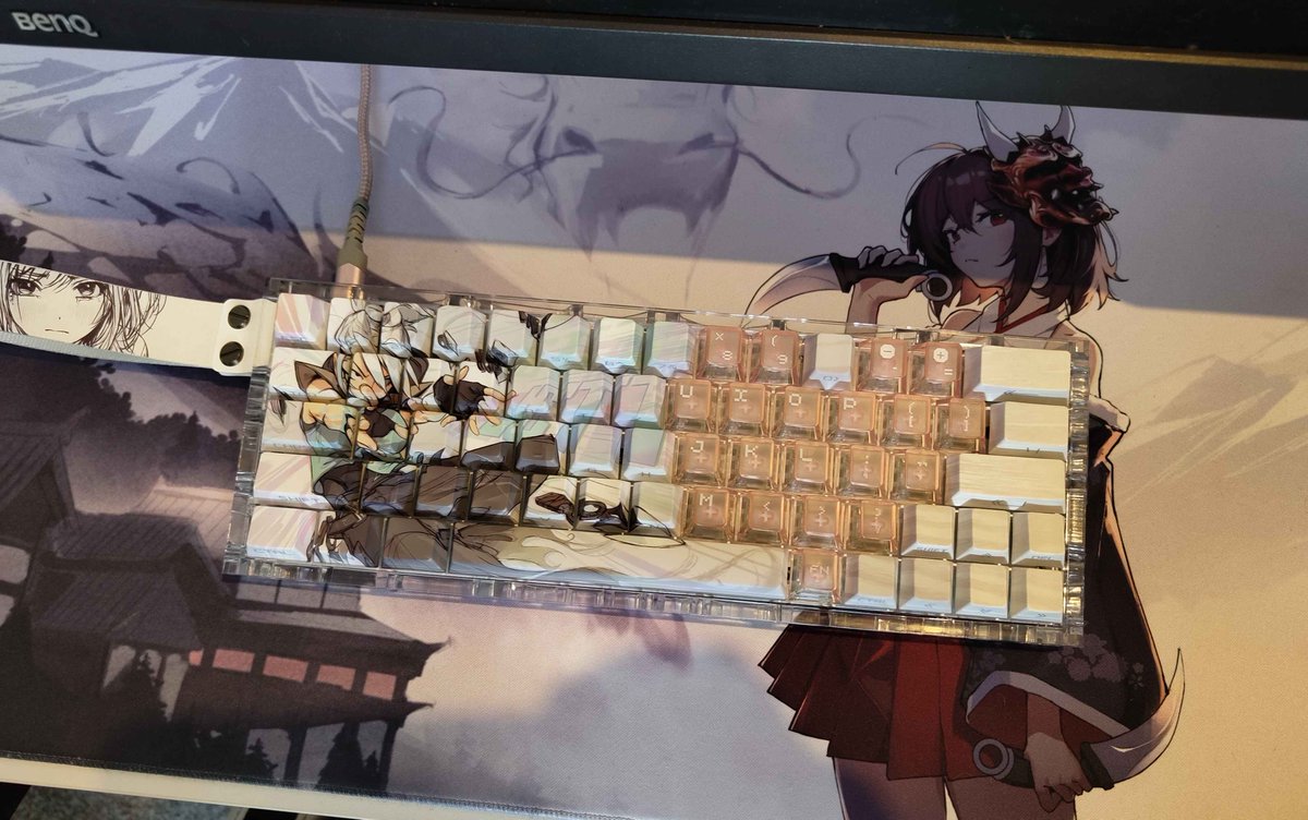 EmiP4ws's tweet photo. New Keyboard build!
The Sikakeyb hm66 in a holy60 clone and some keycaps of alixexpress! loving how it turned out https://t.co/6MzxffUmWE