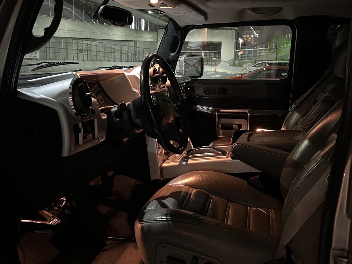 mode0819's tweet photo. 【車売ります】
トレーラー買おうとしてたがやめて積載車買うので、不具合たくさん直して車検も取ったのに全然乗ってくれてない可哀想なハマー H2欲しい方いますか？

車検R8.6.1まで
貴重な純正シャンパンゴールド
この色が1番渋い👍
ルーフキャリアやガード類フル装備

早く手放したいので200万で！ https://t.co/5B6BGieJ01