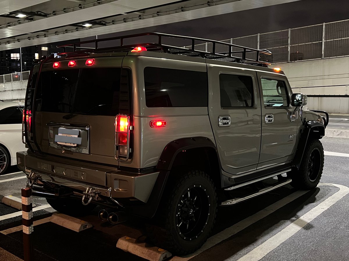 mode0819's tweet photo. 【車売ります】
トレーラー買おうとしてたがやめて積載車買うので、不具合たくさん直して車検も取ったのに全然乗ってくれてない可哀想なハマー H2欲しい方いますか？

車検R8.6.1まで
貴重な純正シャンパンゴールド
この色が1番渋い👍
ルーフキャリアやガード類フル装備

早く手放したいので200万で！ https://t.co/5B6BGieJ01