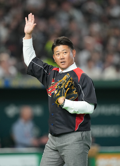 松坂大輔氏がWBC日本―豪州で始球式 MVP獲得の2009年復刻ユニホームで