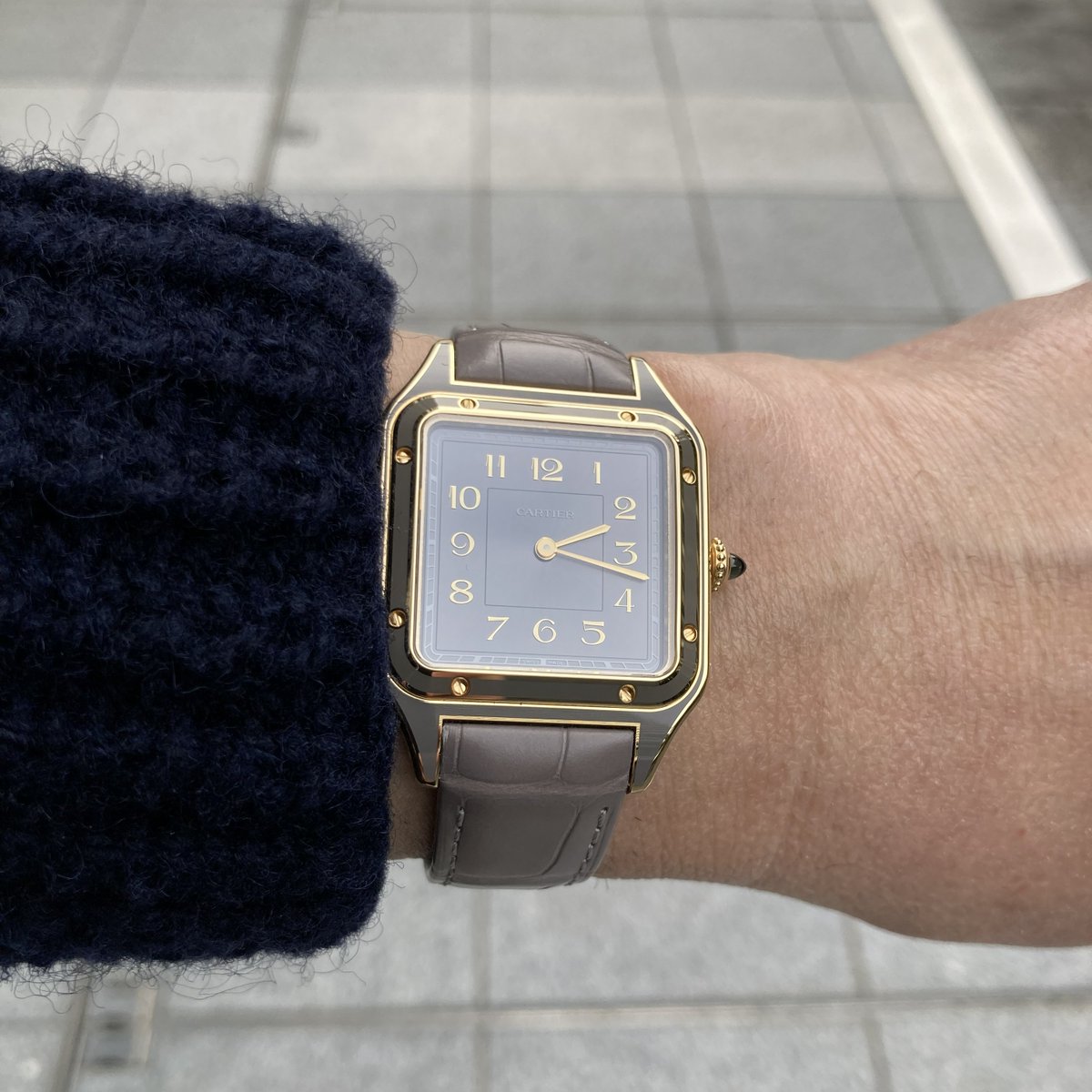 tk15tk15tk15's tweet photo. Cartier Santos Dumont LM WGSA0097
偶然撮れた写真
周囲のYGがリムライトのような効果を生んでいます。因みにこの状態で文字盤は見えていません https://t.co/lDDjN3N9g7
