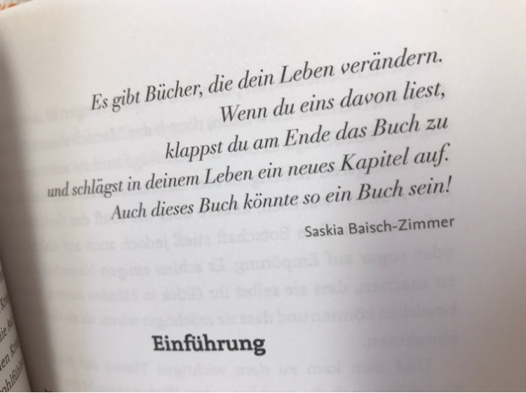 ATweetie1984's tweet photo. @aleksteske Danke für Ihre pointierte Darstellung.

Diese Woche begegnete ich auf einer Veranstaltung Martin Sell vom kleinen, feinen @MasselVerlag.

Das dort gekaufte Büchlein wäre definitiv eine Empfehlung für @HubertKrech nach dessen jüngsten Versprachlichungen 👇

https://t.co/usLMqXLFXB https://t.co/rgwuvnRYHh