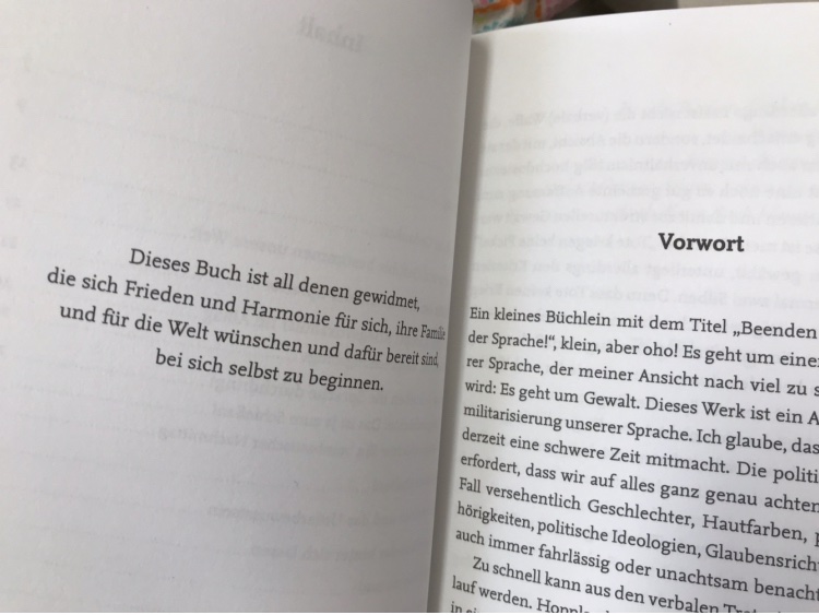 ATweetie1984's tweet photo. @aleksteske Danke für Ihre pointierte Darstellung.

Diese Woche begegnete ich auf einer Veranstaltung Martin Sell vom kleinen, feinen @MasselVerlag.

Das dort gekaufte Büchlein wäre definitiv eine Empfehlung für @HubertKrech nach dessen jüngsten Versprachlichungen 👇

https://t.co/usLMqXLFXB https://t.co/rgwuvnRYHh