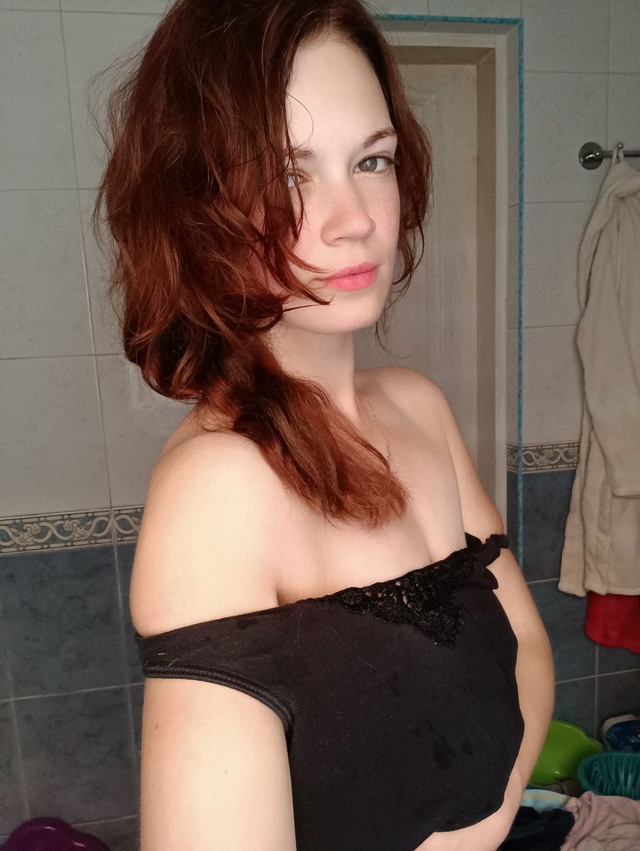 Sweet_Emily2005's tweet photo. new hair, who dis? 🔥💋and honestly? i'm here for it.what's your favorite hair color era?
#RedHairEra #NewHairWhoDis #FeelingMyself #SoftAndBold https://t.co/25Oh8nbPZV