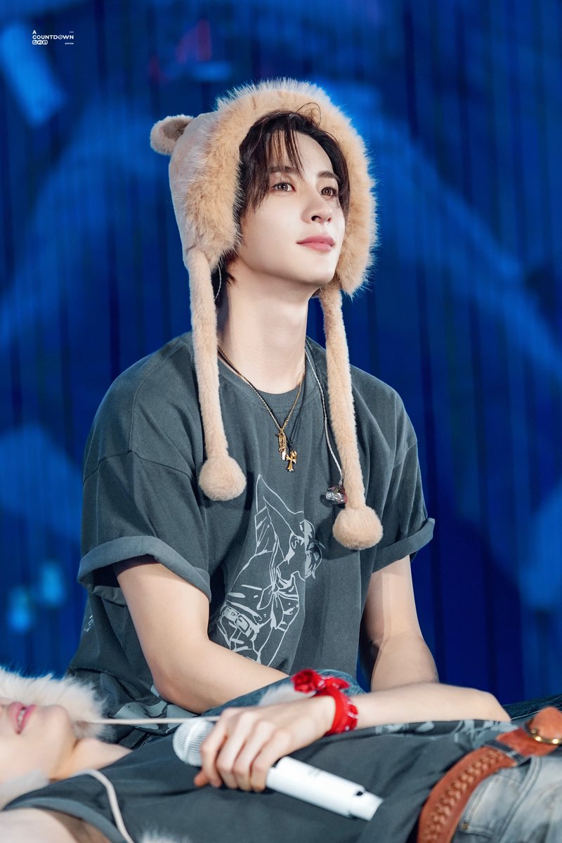 ACOUNTDOWN321 tweet media