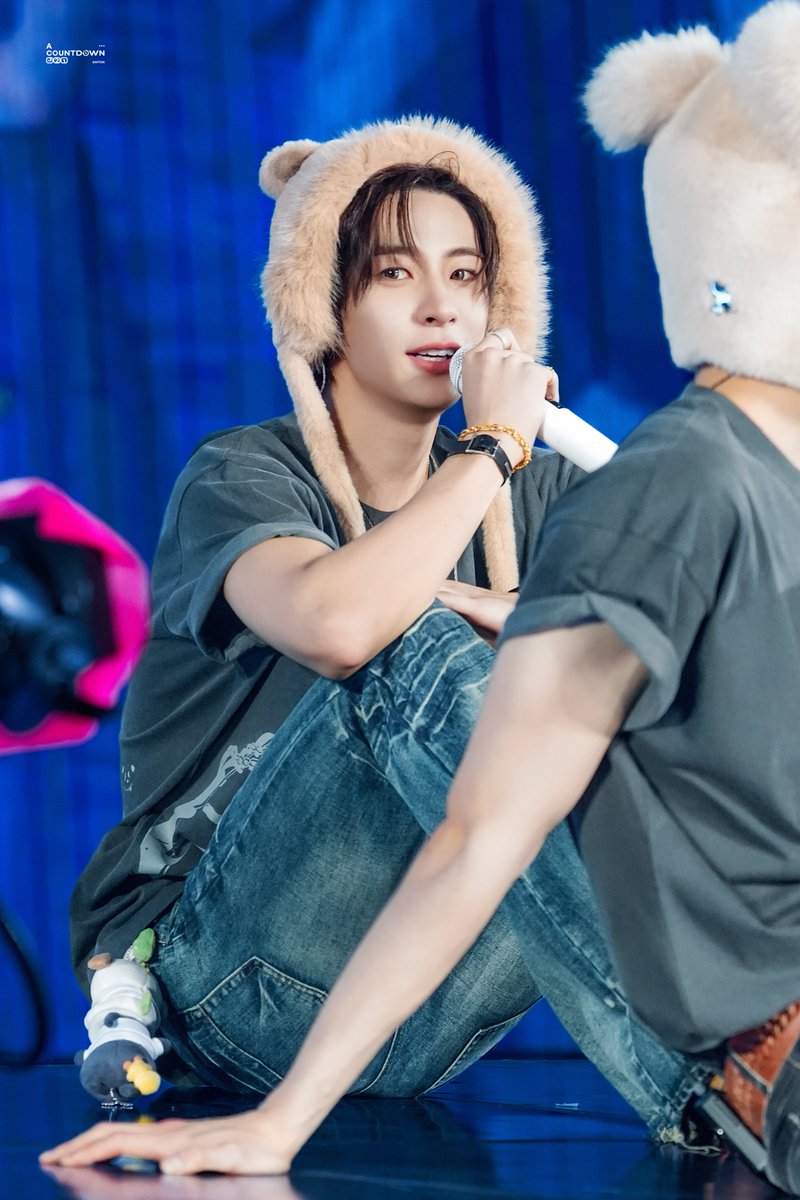 ACOUNTDOWN321 tweet media