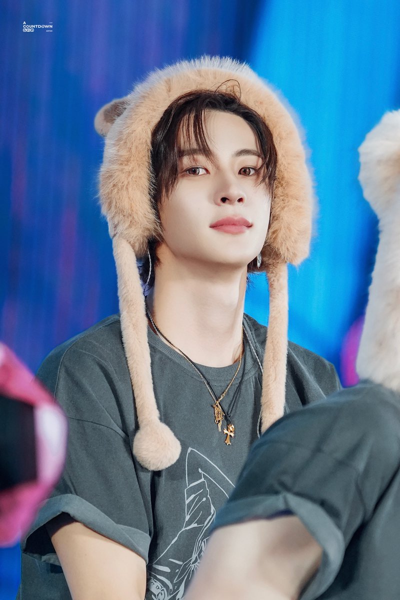 ACOUNTDOWN321 tweet media