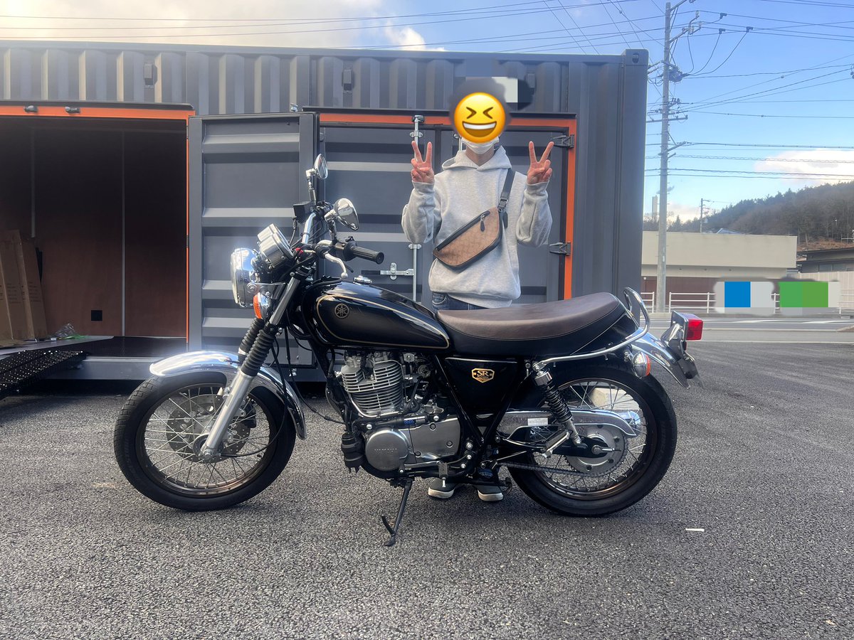 9chan_games's tweet photo. 本日、無事にSR400納車しました🏍✨
この色めちゃくちゃかっこいい😆

#SR400FinalEdition
#YAMAHA
#SR400
#納車
#SR400FinalEditionLimited https://t.co/EdIvtGQUkA