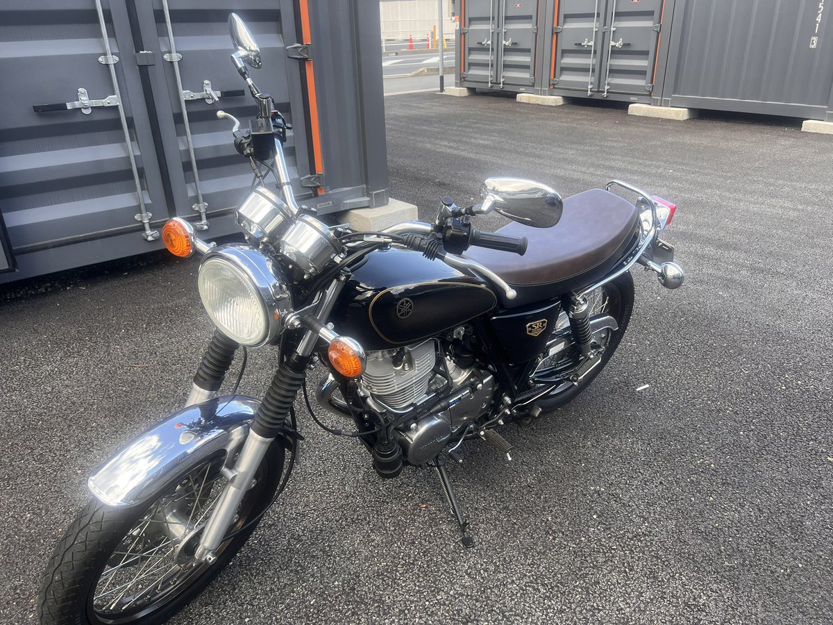 9chan_games's tweet photo. 本日、無事にSR400納車しました🏍✨
この色めちゃくちゃかっこいい😆

#SR400FinalEdition
#YAMAHA
#SR400
#納車
#SR400FinalEditionLimited https://t.co/EdIvtGQUkA