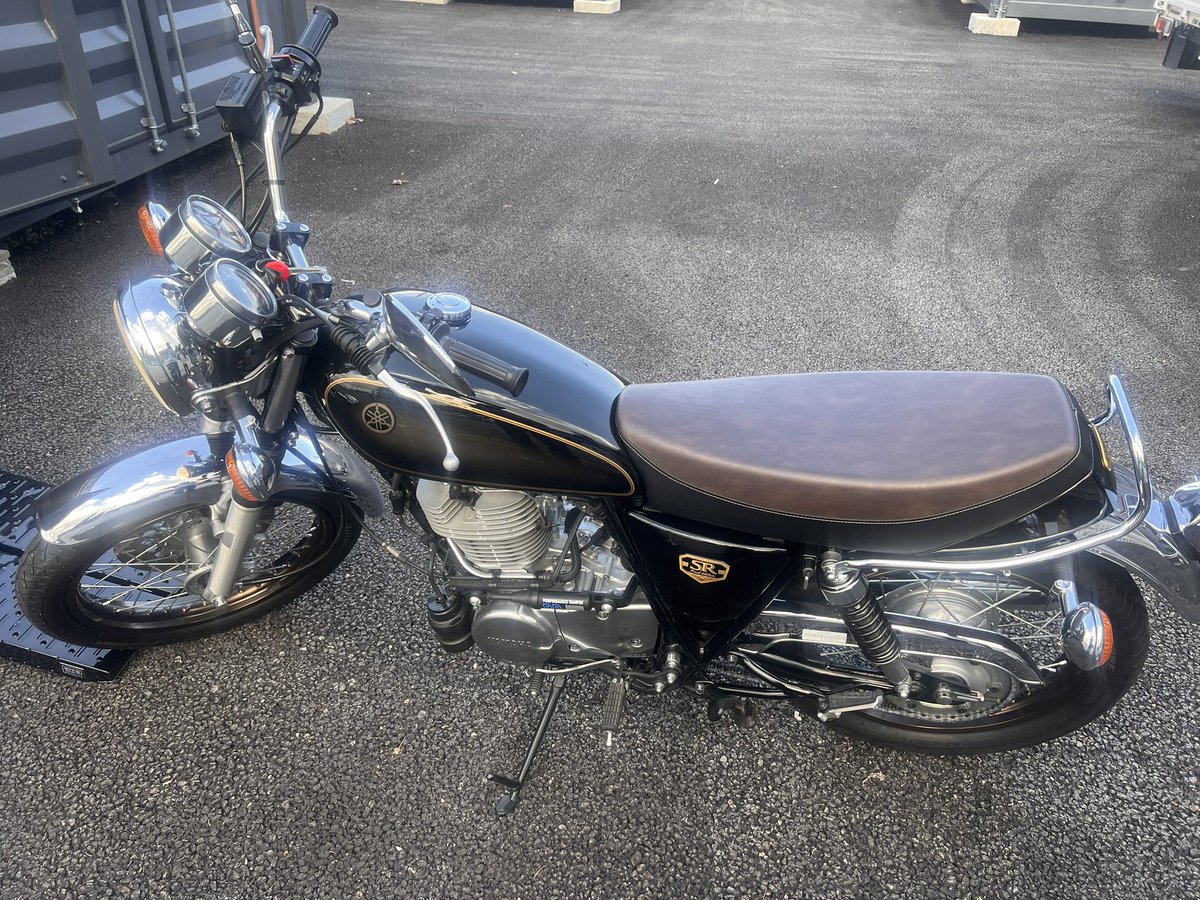9chan_games's tweet photo. 本日、無事にSR400納車しました🏍✨
この色めちゃくちゃかっこいい😆

#SR400FinalEdition
#YAMAHA
#SR400
#納車
#SR400FinalEditionLimited https://t.co/EdIvtGQUkA