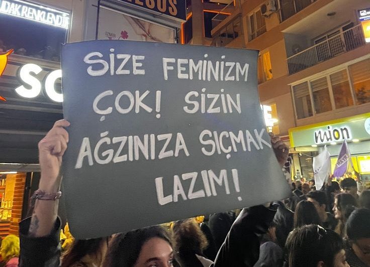 Ofkeni diri, basini dik, kiz kardesinin elini tut💚