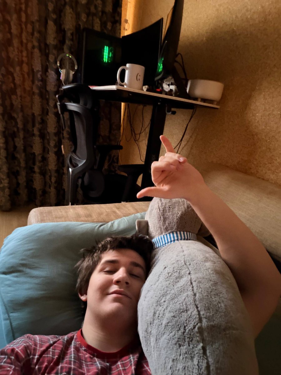 yo g mornin n happy sunday seals!🦭                                                                                           

road to 1k followers - day 91                                

ma stats:                                                    
☇ 317 followers ⦚ 226