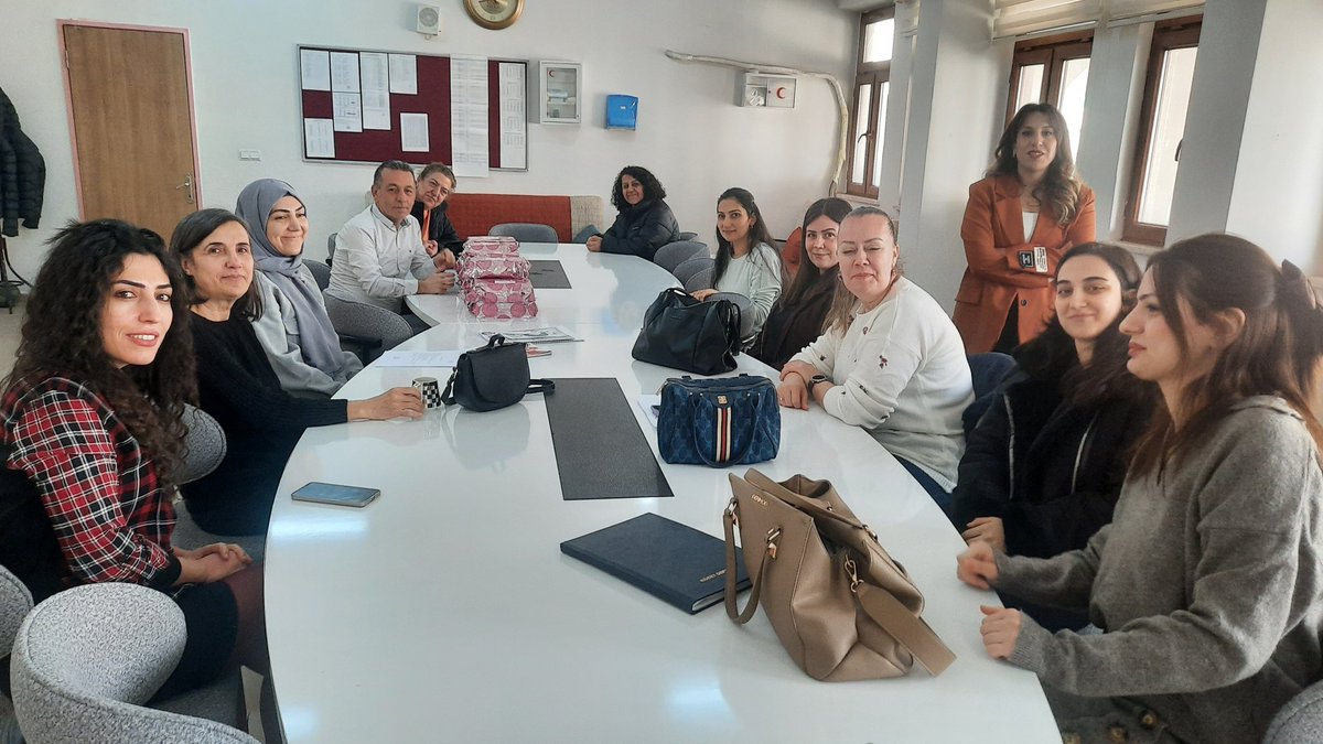 SULTANSASAI's tweet photo. Emekleriyle okulumuza değer katan kadın öğretmenlerimizin ve tüm kadınların 8 Mart Kadınlar Günü kutlu olsun. @BaglarMEM21  @MemBasin21 https://t.co/NstjNGE5ce