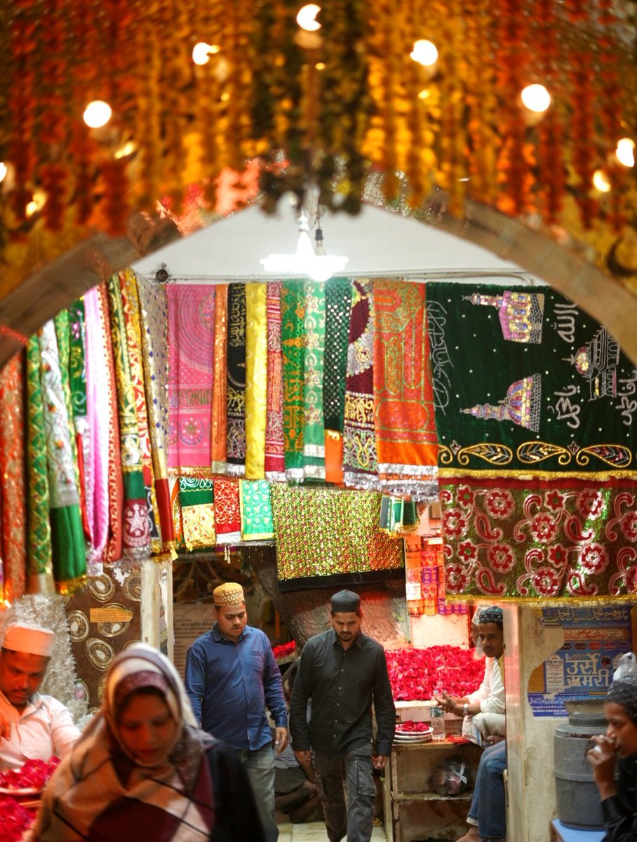 ShadabNama's tweet photo. Nizamuddin Dargah 🌙

Ramadan nights at Hazrat Nizamuddin  Dargah.
.
.
.
Between Duas,sukoon,and shared iftar moments ,you realise...some nights are meant to heal the soul. 

 #dargah #rockstar
#ramadan #faith #Trending https://t.co/4dfnVuMYlT