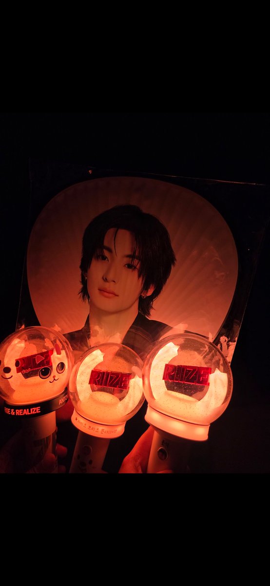 youngw0nhee's tweet photo. aaa happy sekaliii 🧡🧡🧡 https://t.co/KGXRVDtDrB
