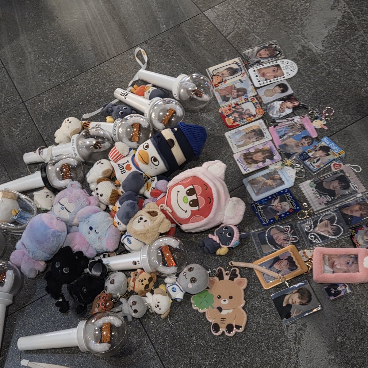 youngw0nhee's tweet photo. aaa happy sekaliii 🧡🧡🧡 https://t.co/KGXRVDtDrB