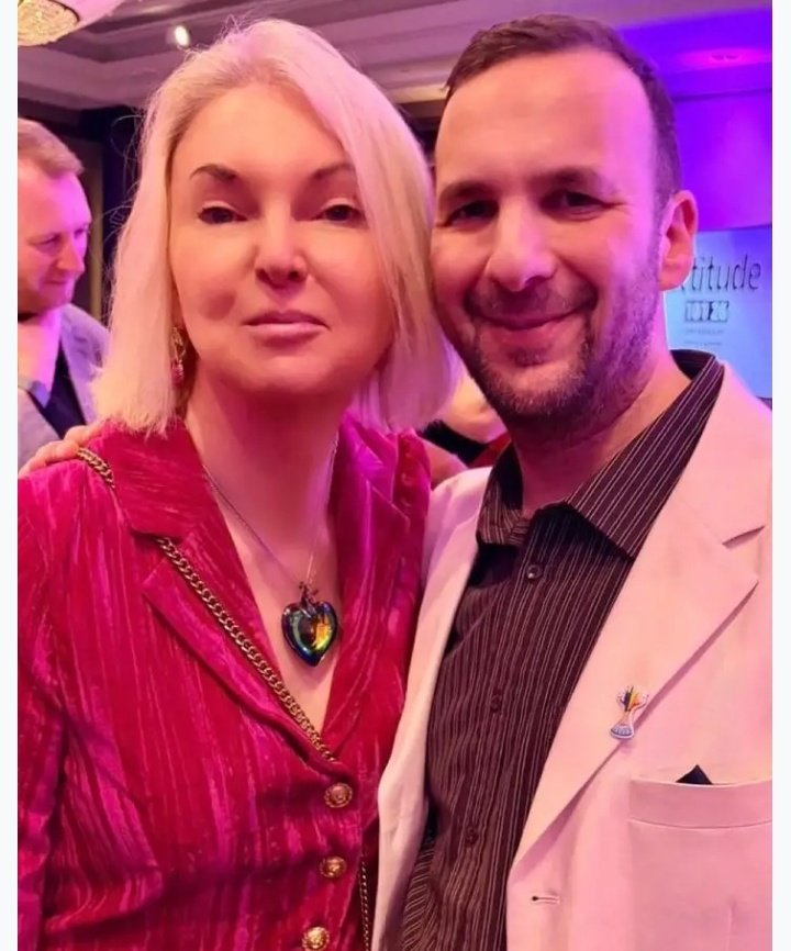 MrFezziwig™ tweet media