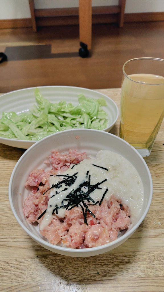 ppccurry's tweet photo. 今日はマグ��ととろろ芋です🍚
また明日から頑張りましょう！

#おうちごはん https://t.co/1INJIfLm9t