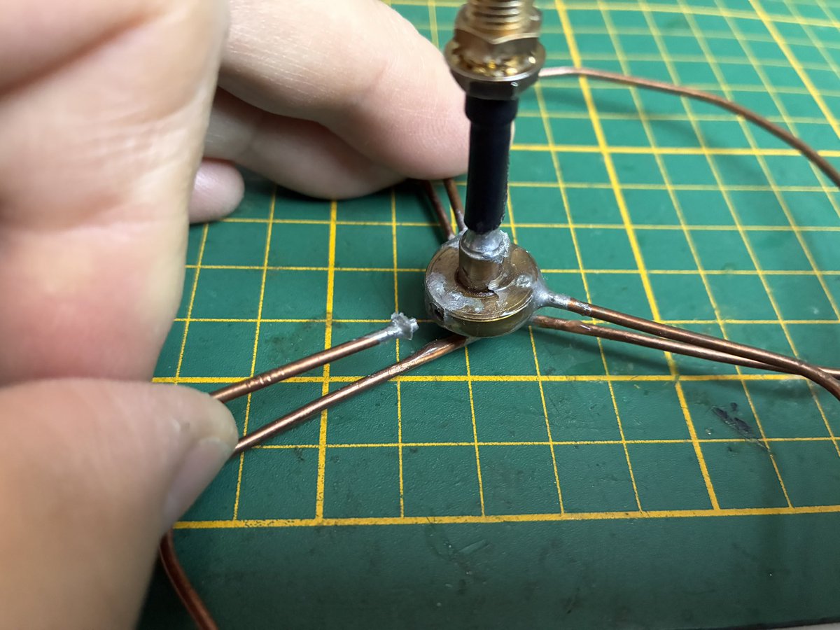 F4FEY Maxime tweet media