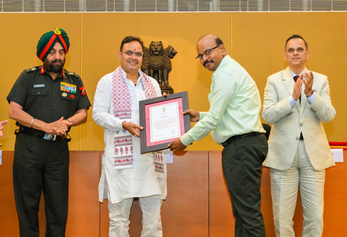 जनवरी 2026 में आयोजित #ArmyDayParade के सफल आयोजन में भारतीय सेना की दक्षिण पश्चिमी कमान के साथ समन्वय के लिए स्कूल शिक्षा विभाग को माननीय मुख्यमंत्री श्री भजनलाल शर्मा द्वारा सम्मानित किया गया। यह सम्मान विभाग की पूरी टीम के सामूहिक प्रयास और समर्पण को समर्पित है।