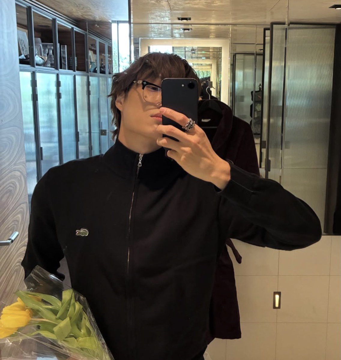 KJIbase's tweet photo. 080326 zkdlin IG update 

💐 

Song : Johnny Stimson - Flower https://t.co/p2JQp9NzmS