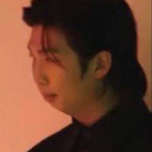 K-pop lovers tweet media