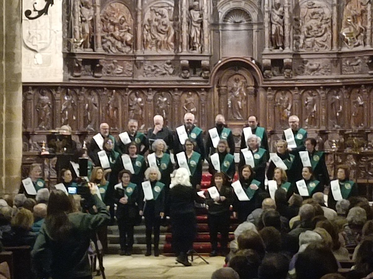 CorodeSande's tweet photo. 🎶 Ayer el Coro Francisco de Sande participó en el Encuentro de Corales de Música Sacra en la Concatedral de Santa María.
Gracias al Orfeón Cacereño por la organización y a los coros participantes por compartir una noche tan especial.
✨ ¡Gracias también al público!
#MúsicaCoral https://t.co/LWp4VgXPhh