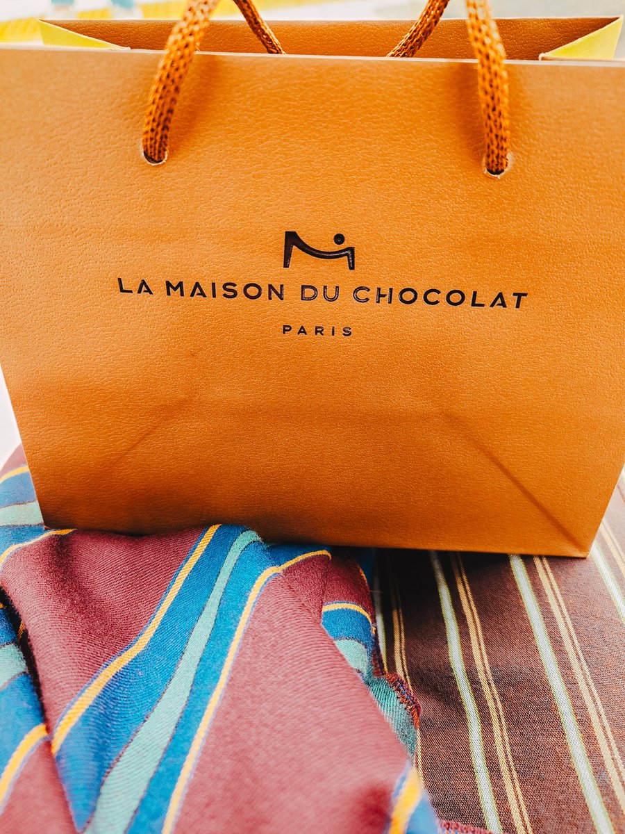 最近教えてもらったこのお店のチョコが最近好き🍫
季節限定のやつ買いに来たけどもう売り切れだった…

#チョコ #chocolate #プチ贅沢