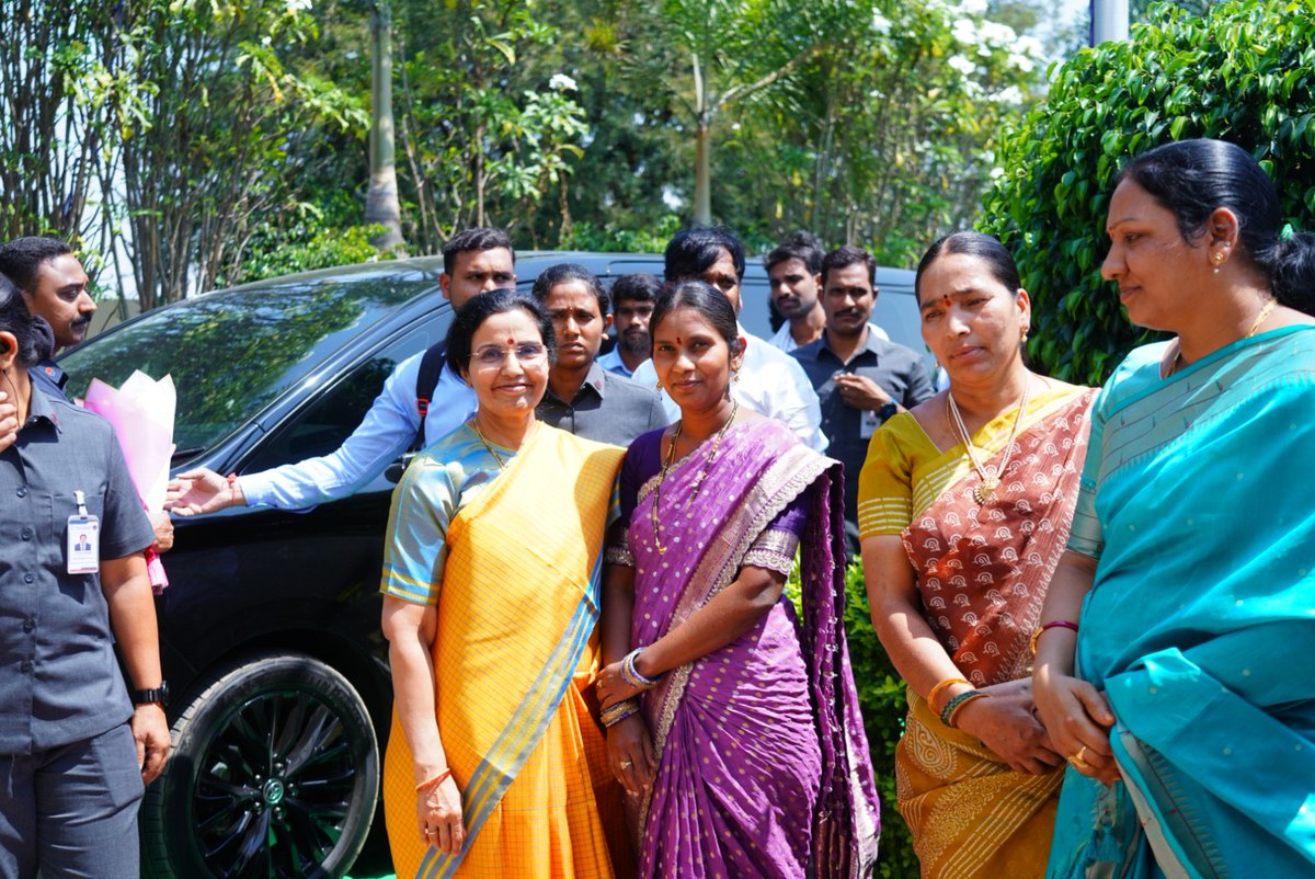 Nara Bhuvaneswari tweet media