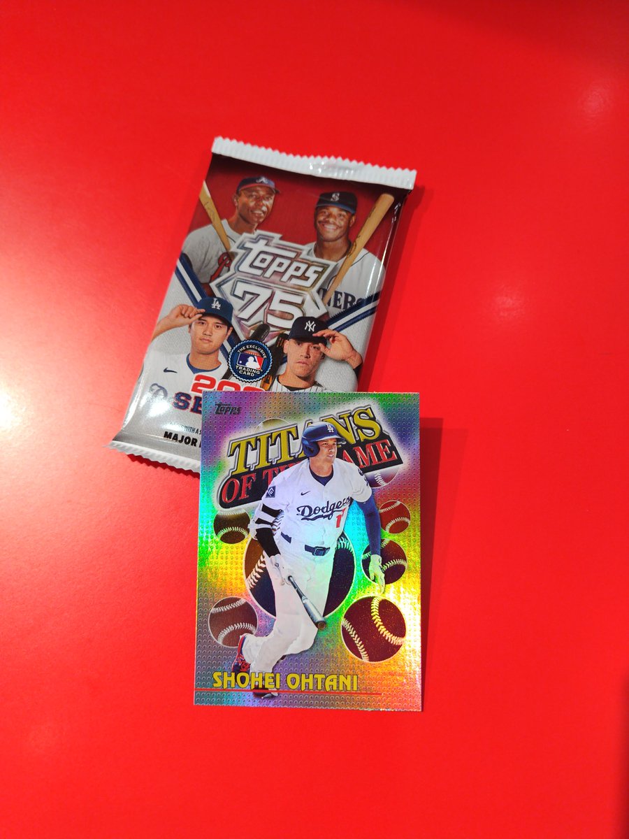 taimaidayo's tweet image. デコピン愛が凄い！

2パック買って見せ場がなかったから泣きの1パック買ってかろうじて大谷翔平選手出た

#Topps #ToppsWBC