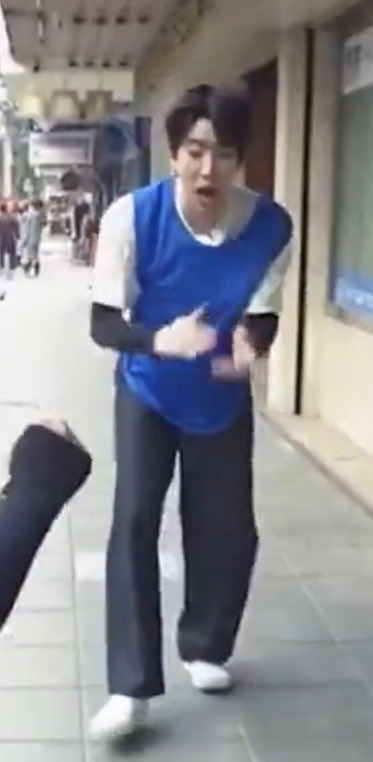 ในขณะที่พี่เตนอนอาบแดดอยู่เชียงใหม่ พี่ออฟวิ่งตากแดดอยู่กทม. แล้วเป็นวันเกิดอีก แฮปปี้เบิร์ดเดย์เลยมั้ยล่ะเมนเทอร์ออฟ วงวาร 555555555555555555555