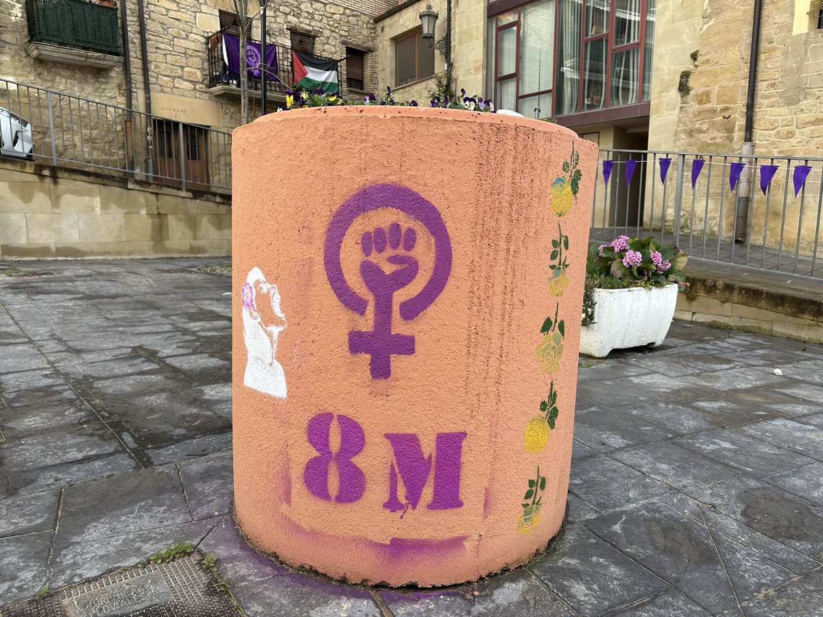 danielsenderos's tweet photo. Moreda vuelve a teñirse de morado. 💜
En cada plaza, en cada calle, recordamos que la igualdad no se pide: se construye, se defiende y se celebra juntas.
El #8Marzo es orgullo, es comunidad y es futuro para Rioja Alavesa. ✊🌿 #8Marzo #Moreda #PSEALAVA  #PSERIOJAALAVESA https://t.co/EOeQ3ZfkDo