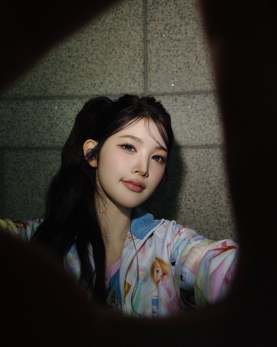 heartsmyana's tweet photo. 국보급 입꼬리 https://t.co/zGpYkK9w54