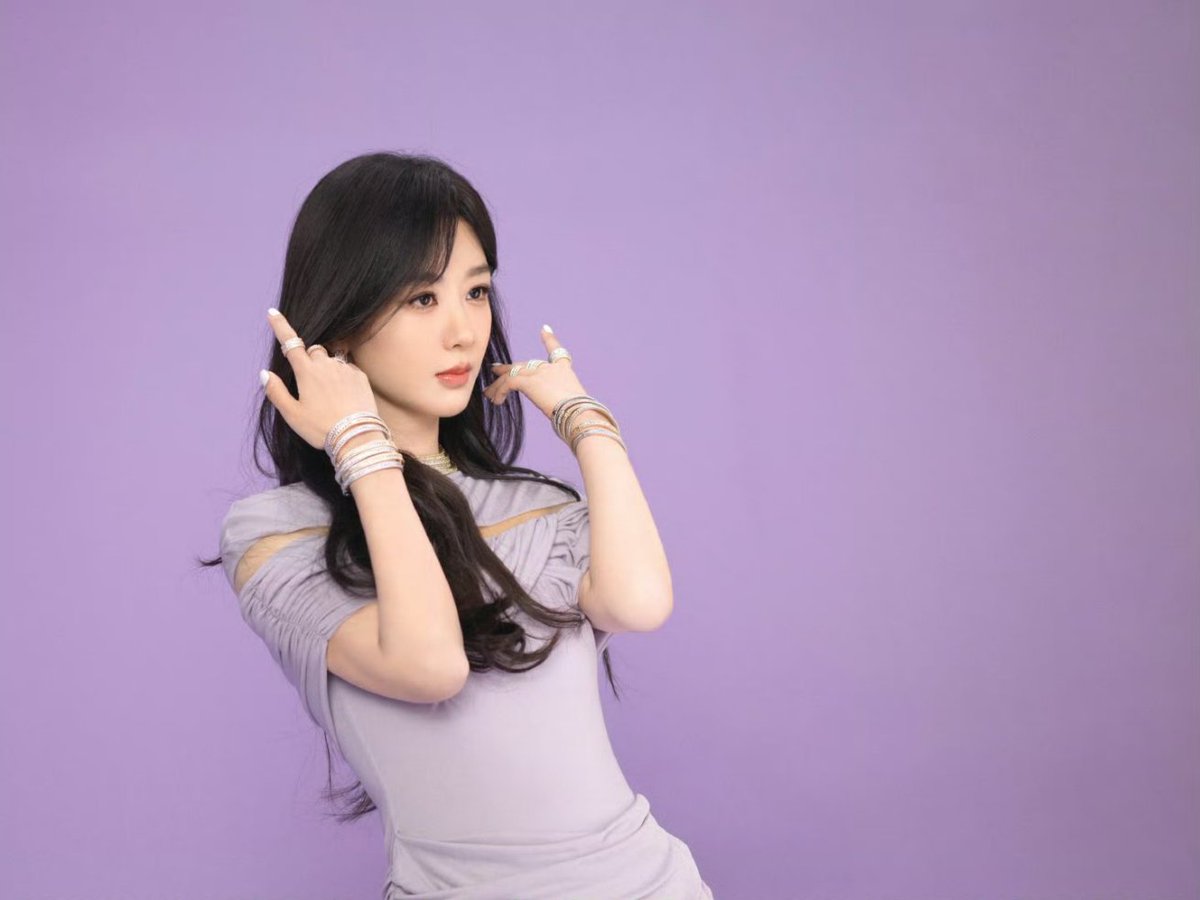YangZi's studio shares behind the scenes snaps #AndyYang #杨紫