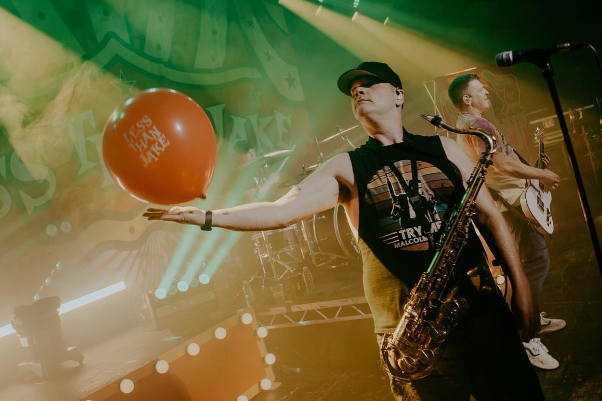 Chris DeMakes tweet media