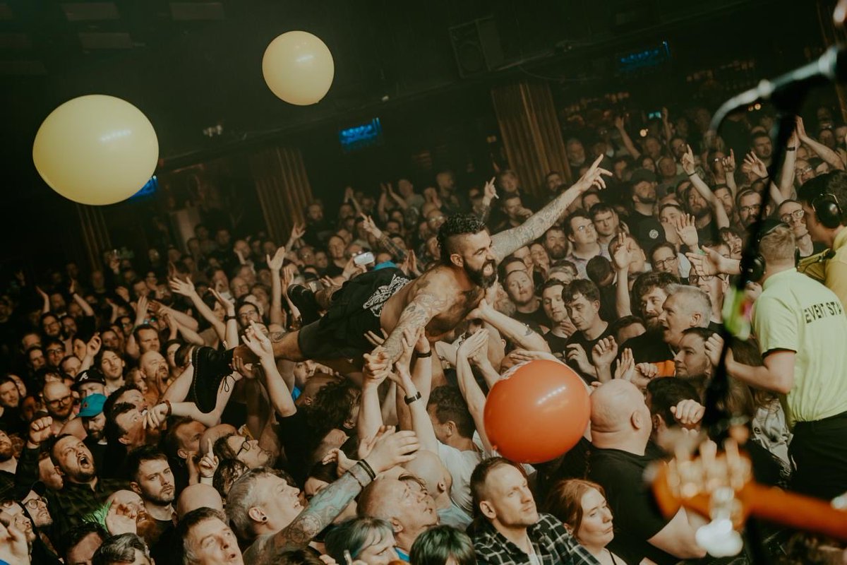 Chris DeMakes tweet media